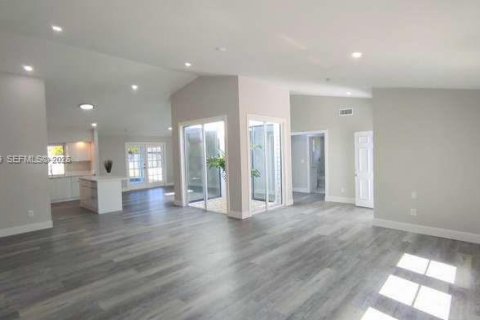 Villa ou maison à vendre à Port St. Lucie, Floride: 3 chambres, 184.97 m2 № 2004597 - photo 2