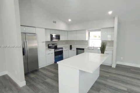 Villa ou maison à vendre à Port St. Lucie, Floride: 3 chambres, 184.97 m2 № 2004597 - photo 4