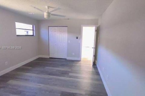 Villa ou maison à vendre à Port St. Lucie, Floride: 3 chambres, 184.97 m2 № 2004597 - photo 13