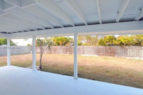 Villa ou maison à vendre à Port St. Lucie, Floride: 3 chambres, 184.97 m2 № 2004597 - photo 12
