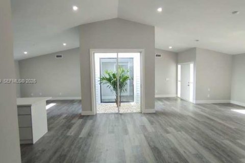 Villa ou maison à vendre à Port St. Lucie, Floride: 3 chambres, 184.97 m2 № 2004597 - photo 5