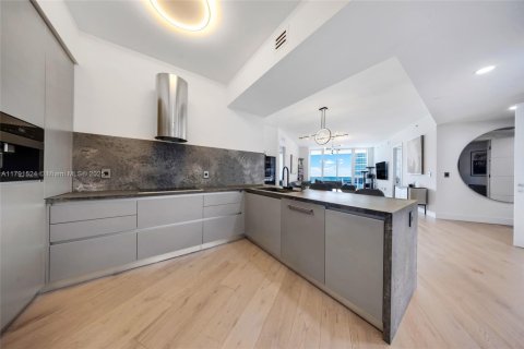 Condo in Sunny Isles Beach, Florida, 2 bedrooms  № 1661165 - photo 3