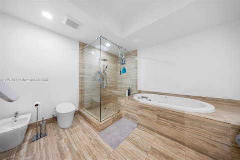 Condo in Sunny Isles Beach, Florida, 2 bedrooms  № 1661165 - photo 22