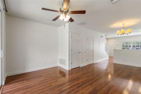 Townhouse in Tampa, Florida 2 bedrooms, 115.94 sq.m. № 2207780 - photo 10