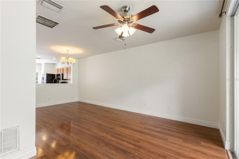 Townhouse in Tampa, Florida 2 bedrooms, 115.94 sq.m. № 2207780 - photo 9