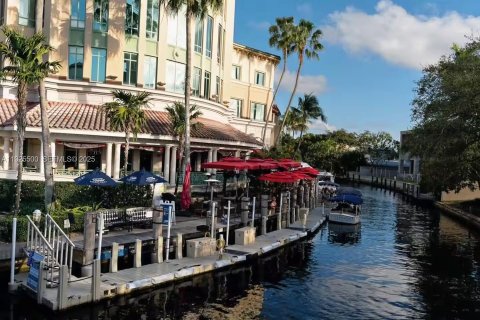 House in Pompano Beach, Florida 3 bedrooms, 107.02 sq.m. № 1984617 - photo 29