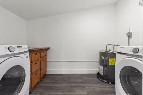 House in Pompano Beach, Florida 3 bedrooms, 107.02 sq.m. № 1984617 - photo 21