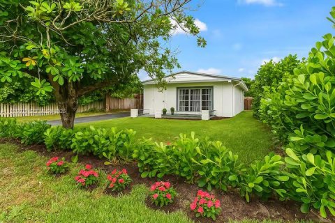 House in Pompano Beach, Florida 3 bedrooms, 107.02 sq.m. № 1984617 - photo 2