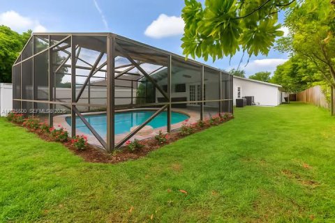 House in Pompano Beach, Florida 3 bedrooms, 107.02 sq.m. № 1984617 - photo 13