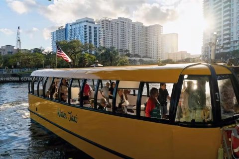 House in Pompano Beach, Florida 3 bedrooms, 107.02 sq.m. № 1984617 - photo 24