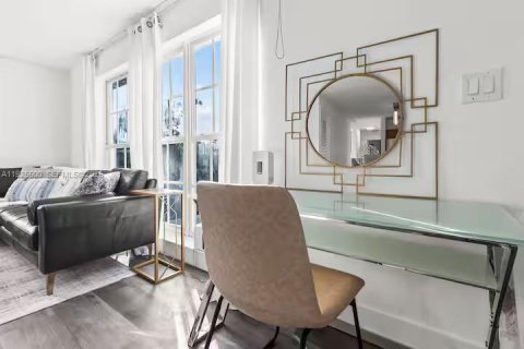 House in Pompano Beach, Florida 3 bedrooms, 107.02 sq.m. № 1984617 - photo 6