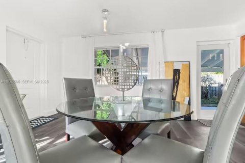 House in Pompano Beach, Florida 3 bedrooms, 107.02 sq.m. № 1984617 - photo 18