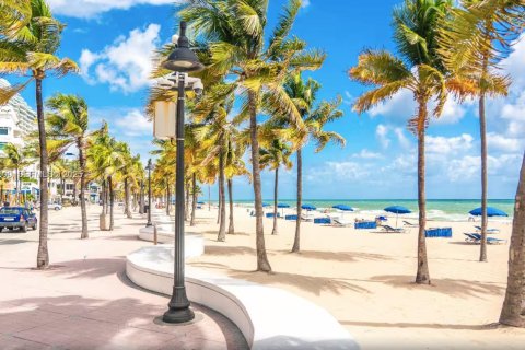 House in Pompano Beach, Florida 3 bedrooms, 107.02 sq.m. № 1984617 - photo 27