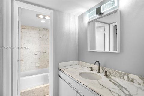 Copropriété à vendre à Miami Beach, Floride: 2 chambres, 110.55 m2 № 2153560 - photo 9