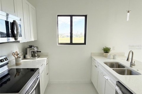 House in Cape Coral, Florida 4 bedrooms, 161.37 sq.m. № 2349454 - photo 9