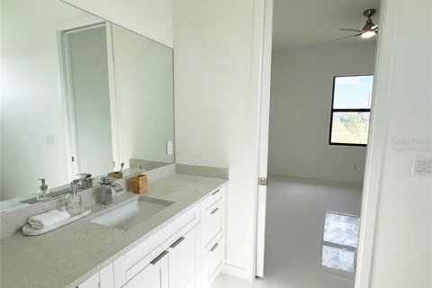 House in Cape Coral, Florida 4 bedrooms, 161.37 sq.m. № 2349454 - photo 20