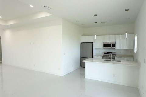 House in Cape Coral, Florida 4 bedrooms, 161.37 sq.m. № 2349454 - photo 14