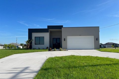 Villa ou maison à Cape Coral, Floride 4 chambres, 161.37 m2 № 2349454