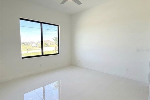House in Cape Coral, Florida 4 bedrooms, 161.37 sq.m. № 2349454 - photo 18