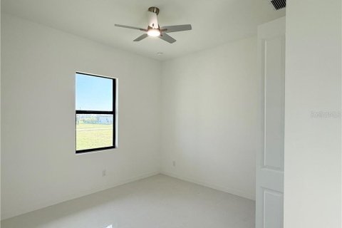 House in Cape Coral, Florida 4 bedrooms, 161.37 sq.m. № 2349454 - photo 25
