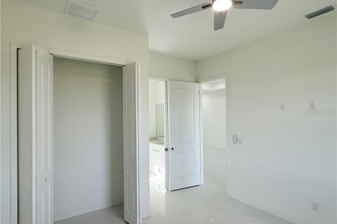 House in Cape Coral, Florida 4 bedrooms, 161.37 sq.m. № 2349454 - photo 27