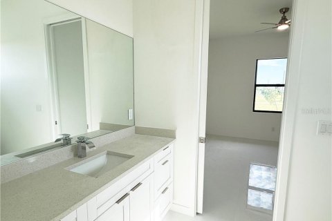 House in Cape Coral, Florida 4 bedrooms, 161.37 sq.m. № 2349454 - photo 21