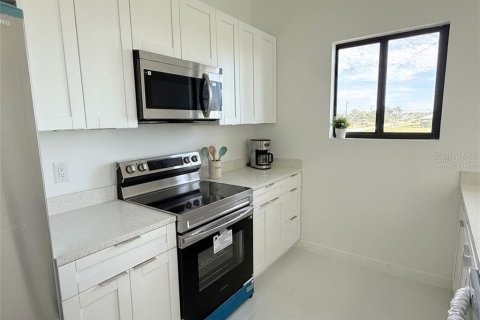 House in Cape Coral, Florida 4 bedrooms, 161.37 sq.m. № 2349454 - photo 15