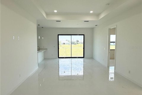 House in Cape Coral, Florida 4 bedrooms, 161.37 sq.m. № 2349454 - photo 6