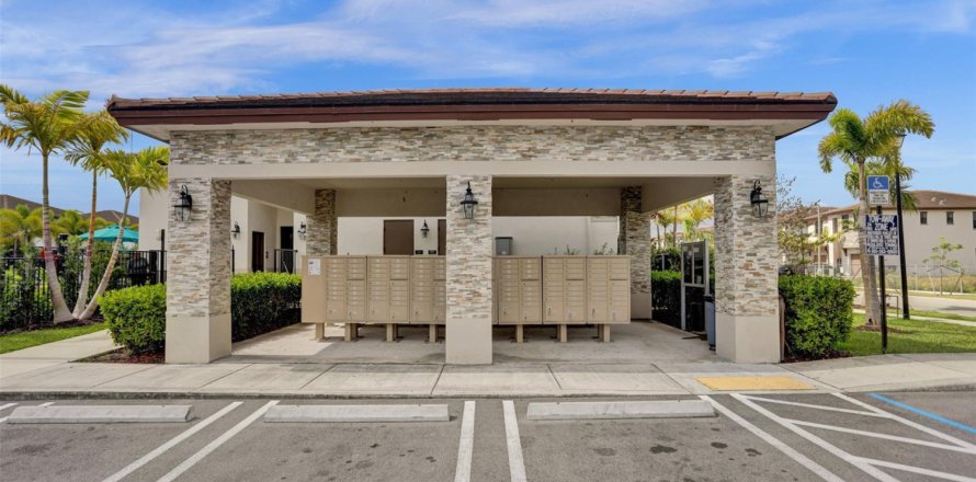 Casa en Homestead, Florida 3 dormitorios, 164.62 m2 № 1186222