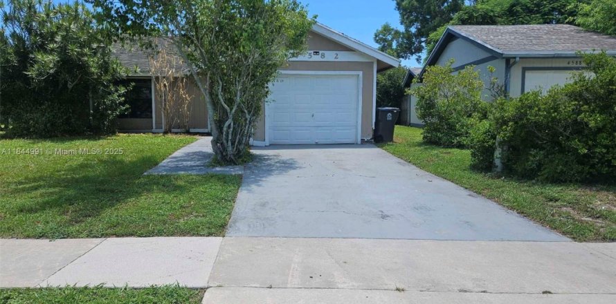 House in West Palm Beach, Florida 2 bedrooms, 99.22 sq.m. № 1857299
