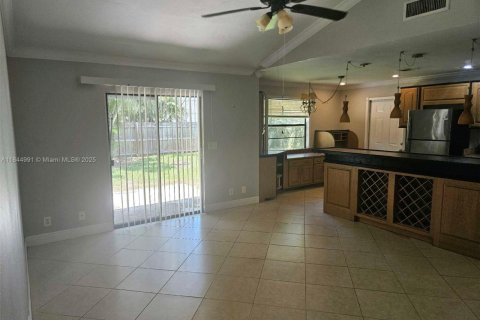 House in West Palm Beach, Florida 2 bedrooms, 99.22 sq.m. № 1857299 - photo 4