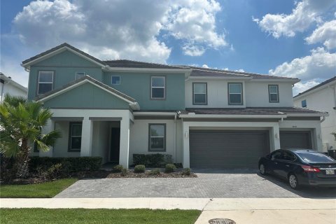 House in Kissimmee, Florida 15 bedrooms, 580.55 sq.m. № 1908054 - photo 1
