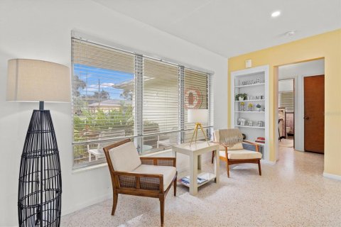 House in Sarasota, Florida 3 bedrooms, 127.83 sq.m. № 252253 - photo 14