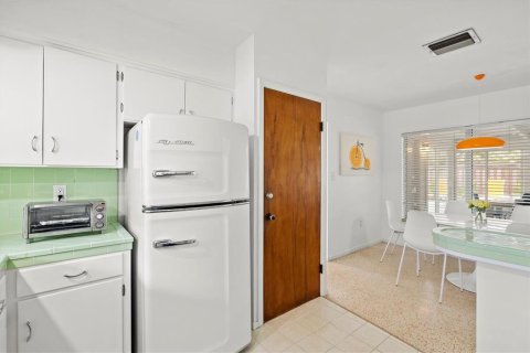 House in Sarasota, Florida 3 bedrooms, 127.83 sq.m. № 252253 - photo 22
