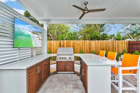 House in Sarasota, Florida 3 bedrooms, 127.83 sq.m. № 252253 - photo 3