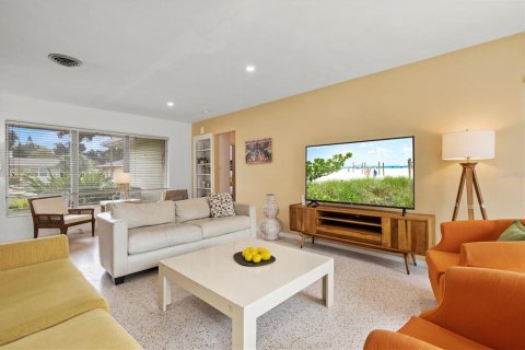 House in Sarasota, Florida 3 bedrooms, 127.83 sq.m. № 252253 - photo 8