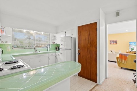 House in Sarasota, Florida 3 bedrooms, 127.83 sq.m. № 252253 - photo 16