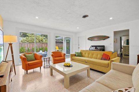 House in Sarasota, Florida 3 bedrooms, 127.83 sq.m. № 252253 - photo 10