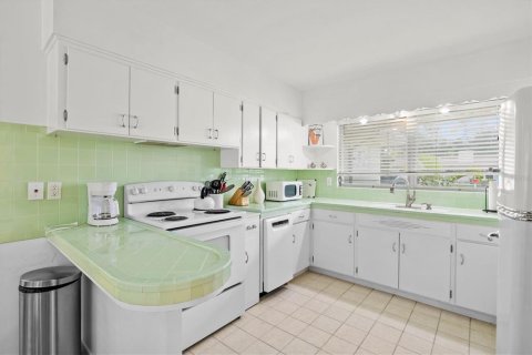 House in Sarasota, Florida 3 bedrooms, 127.83 sq.m. № 252253 - photo 18