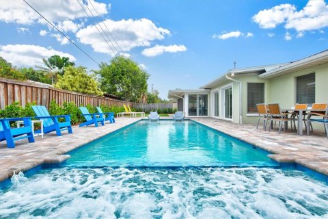 House in Sarasota, Florida 3 bedrooms, 127.83 sq.m. № 252253 - photo 4