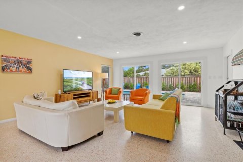 House in Sarasota, Florida 3 bedrooms, 127.83 sq.m. № 252253 - photo 9
