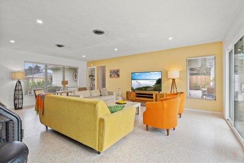 House in Sarasota, Florida 3 bedrooms, 127.83 sq.m. № 252253 - photo 13