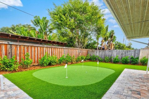 House in Sarasota, Florida 3 bedrooms, 127.83 sq.m. № 252253 - photo 5