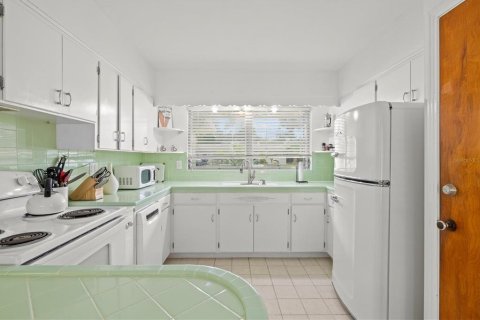 House in Sarasota, Florida 3 bedrooms, 127.83 sq.m. № 252253 - photo 17