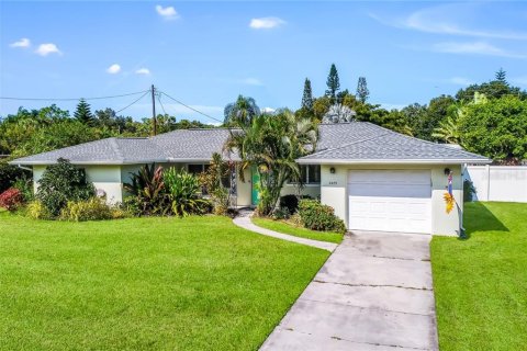 House in Sarasota, Florida 3 bedrooms, 127.83 sq.m. № 252253 - photo 1