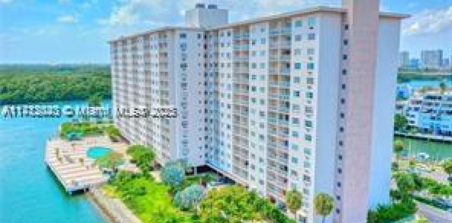 Condo in Sunny Isles Beach, Florida, 1 bedroom № 1985086