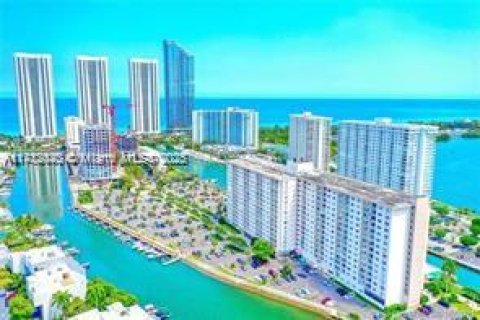 Condo in Sunny Isles Beach, Florida, 1 bedroom № 1985086 - photo 13