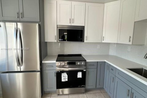 Снять в аренду виллу или дом в Майами, Флорида 2 спальни, 184.41м2, № 2005560 - фото 4