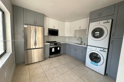 Снять в аренду виллу или дом в Майами, Флорида 2 спальни, 184.41м2, № 2005560 - фото 3