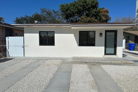 Дом в Майами, Флорида 2 спальни, 184.41м2 № 2005560